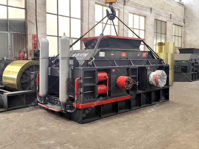 礦用液壓對(duì)輥制砂機(jī)如何實(shí)現(xiàn)砂石細(xì)碎與高產(chǎn)雙提升？